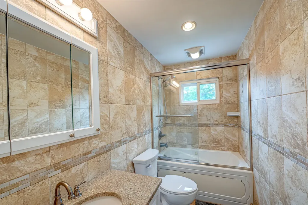 11 Dartmouth Drive Deer Park NY 11729