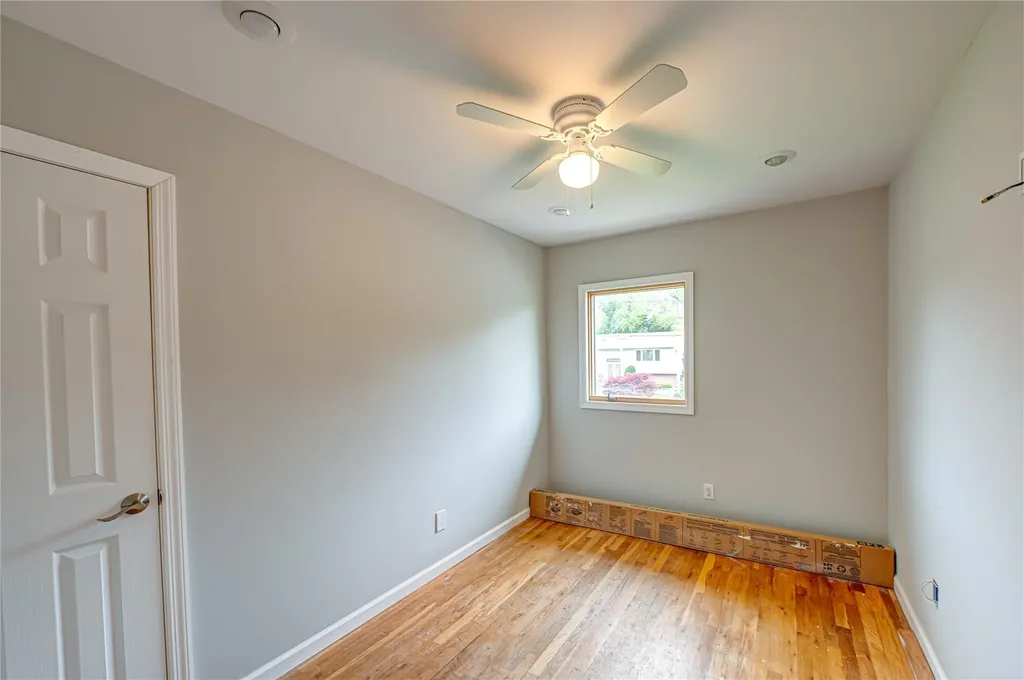 11 Dartmouth Drive Deer Park NY 11729