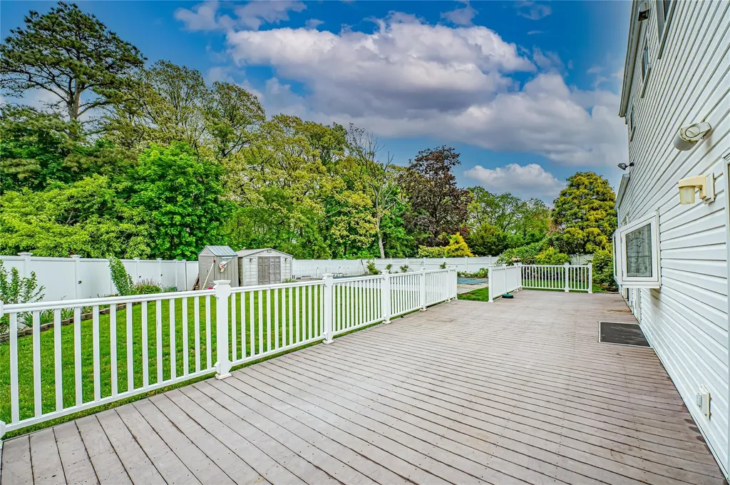 11 Dartmouth Drive Deer Park NY 11729