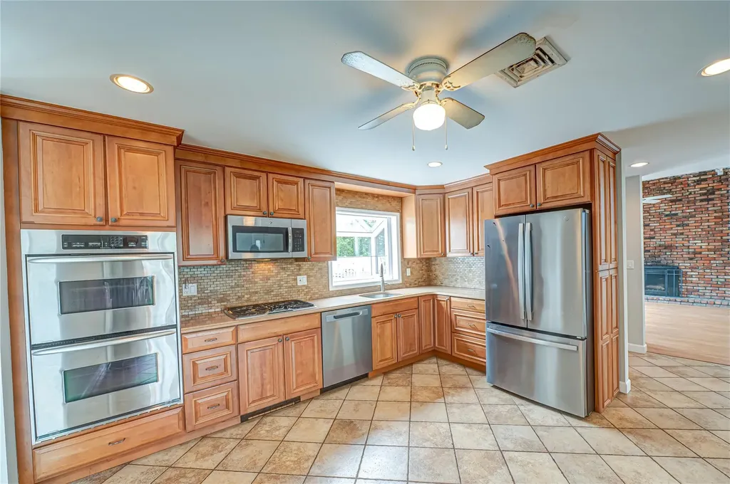 11 Dartmouth Drive Deer Park NY 11729