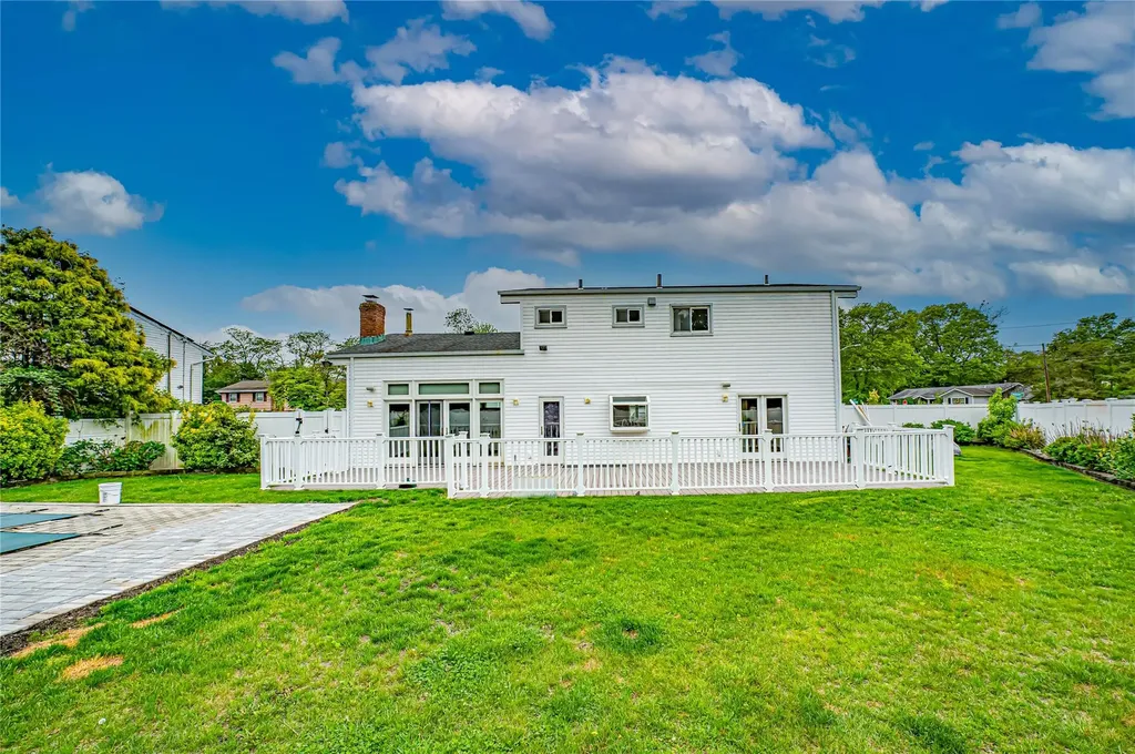 11 Dartmouth Drive Deer Park NY 11729