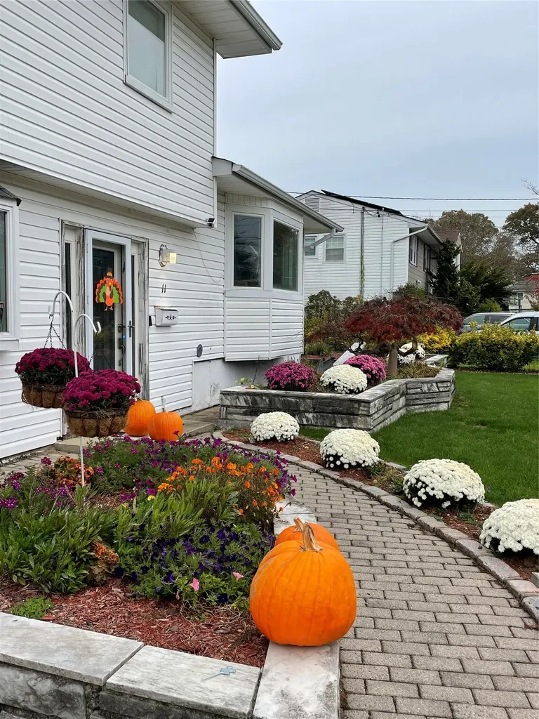 11 Dartmouth Drive Deer Park NY 11729