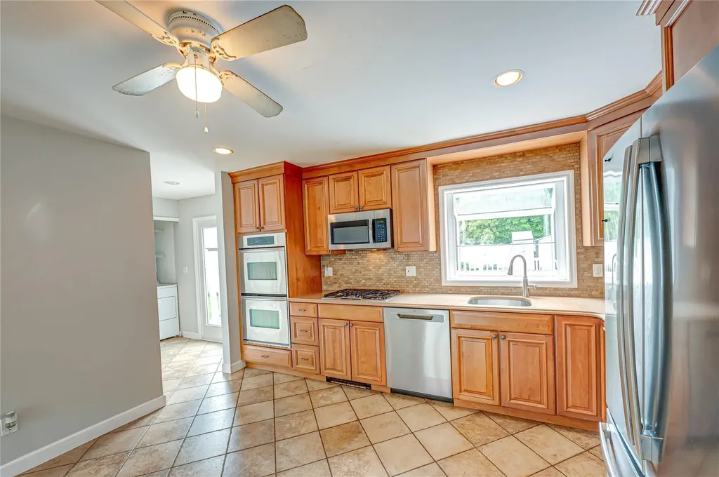 11 Dartmouth Drive Deer Park NY 11729