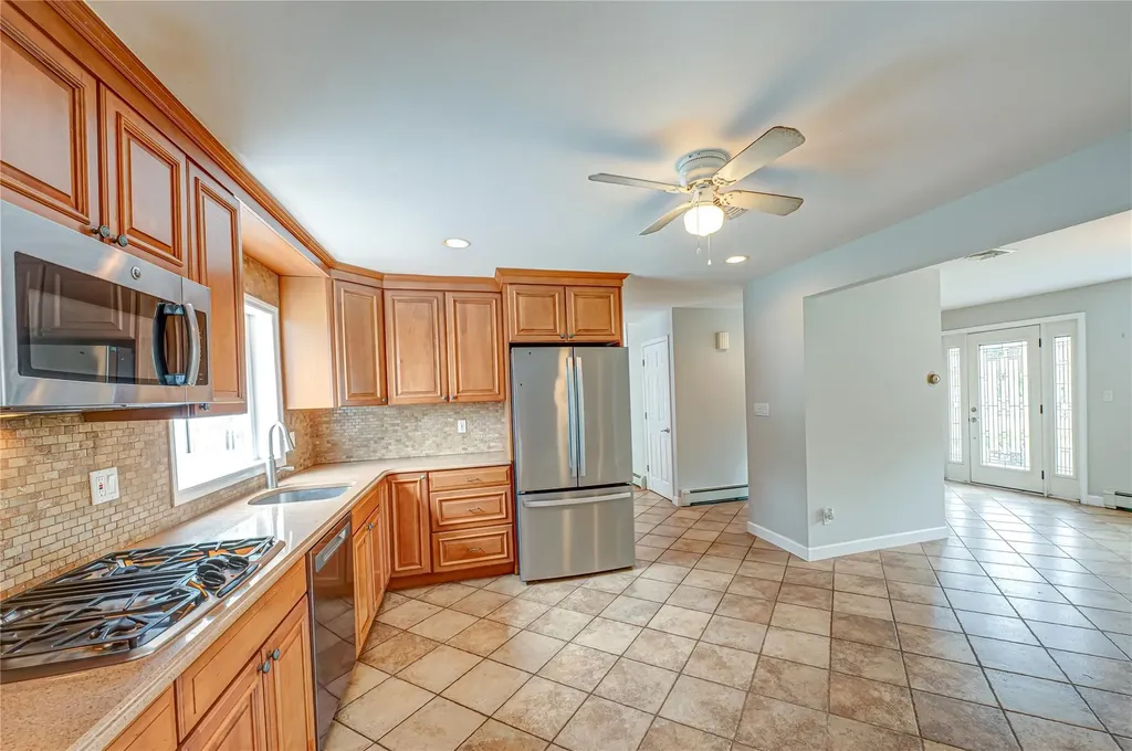 11 Dartmouth Drive Deer Park NY 11729
