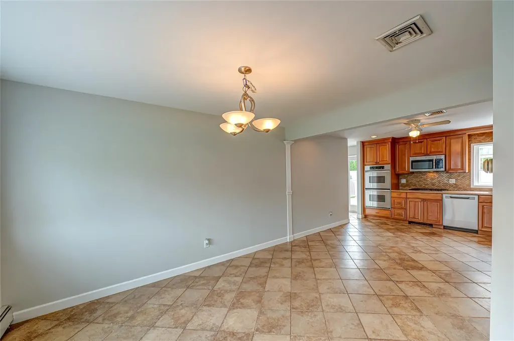 11 Dartmouth Drive Deer Park NY 11729