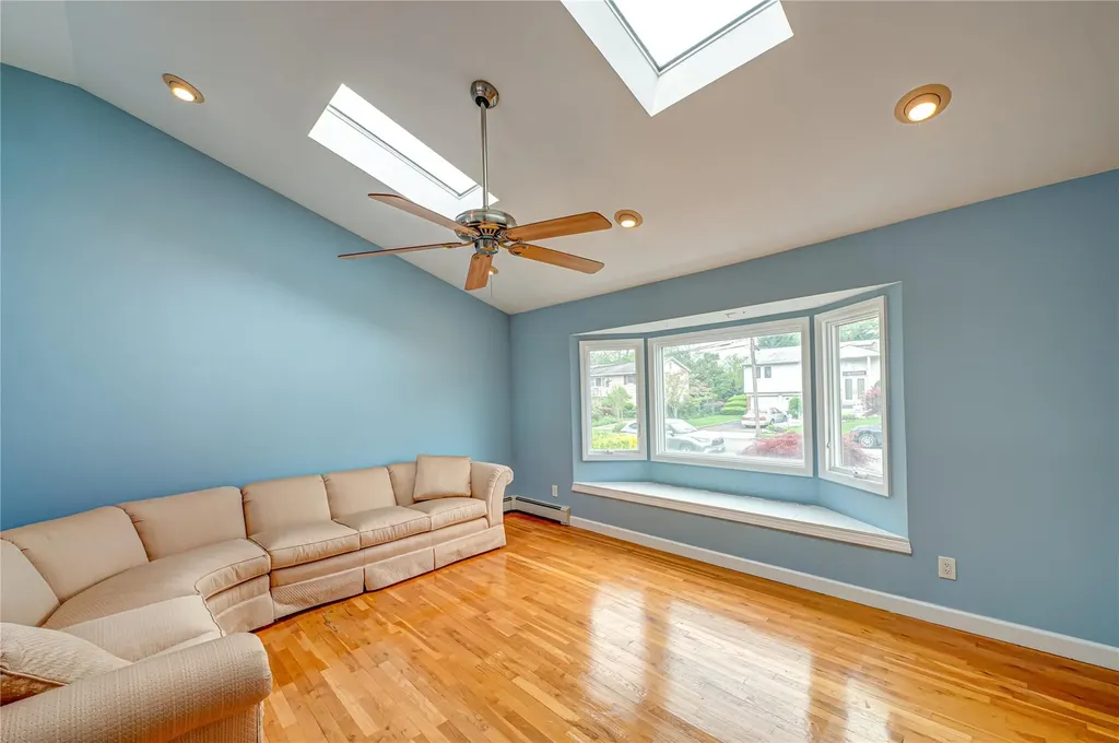 11 Dartmouth Drive Deer Park NY 11729
