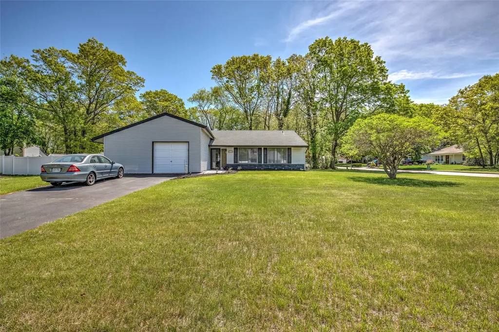 12 Folsom Lane Coram NY 11727