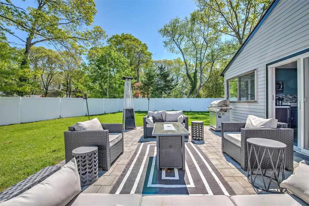 12 Folsom Lane Coram NY 11727