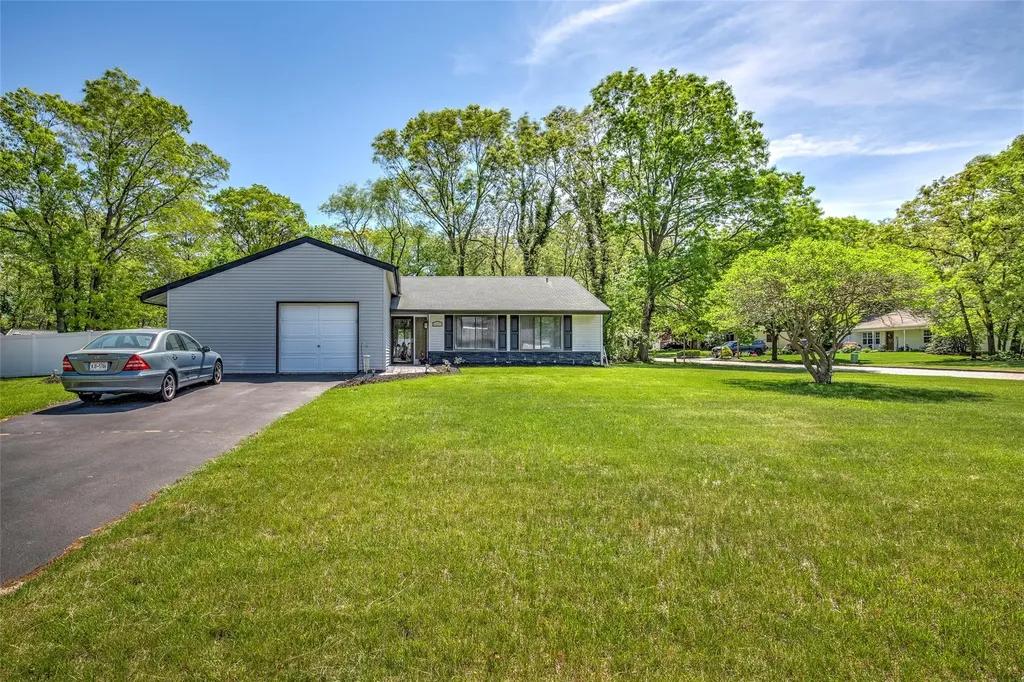 12 Folsom Lane Coram NY 11727