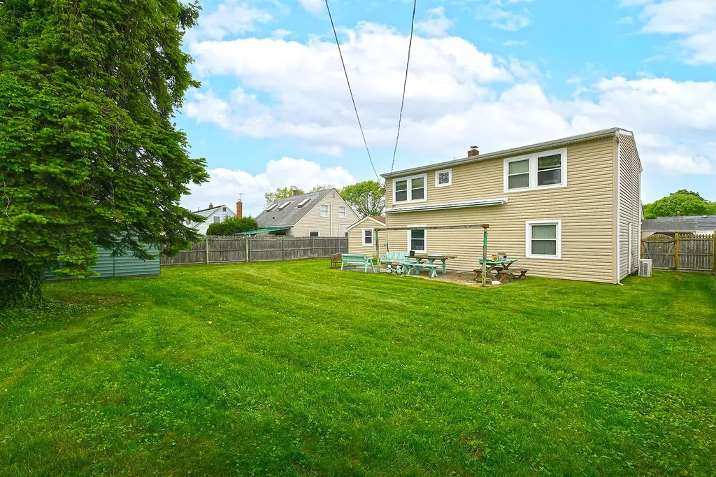 152 Haven Lane Levittown NY 11756