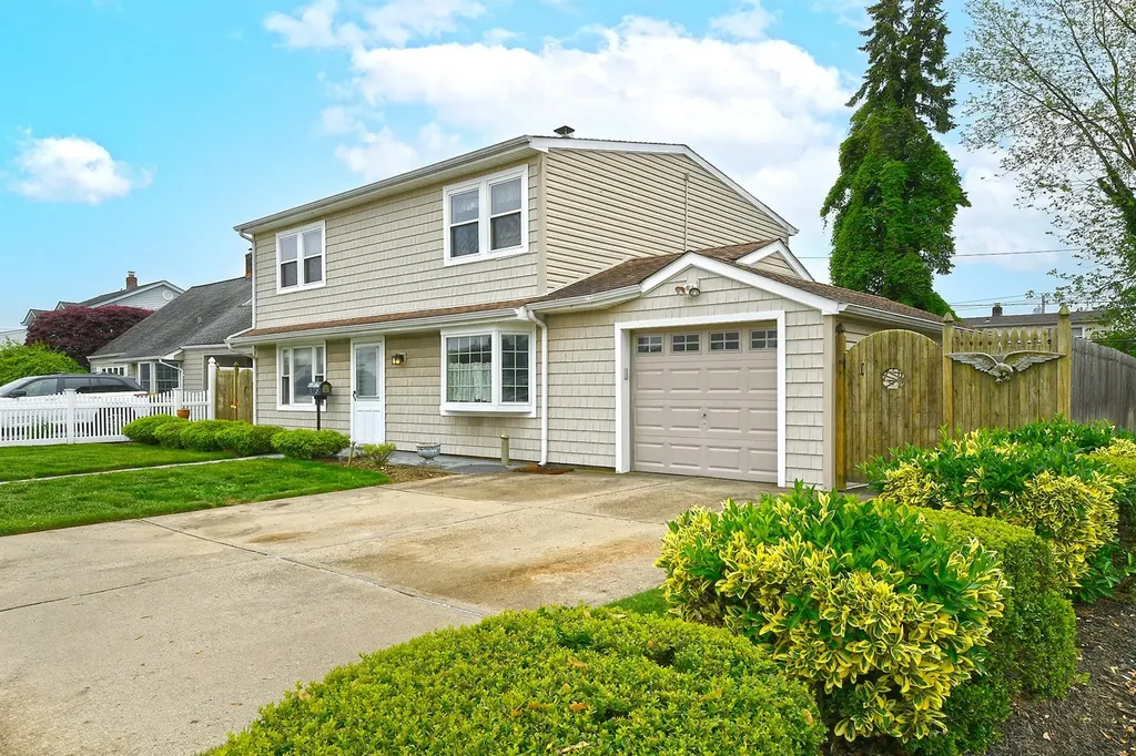 152 Haven Lane Levittown NY 11756
