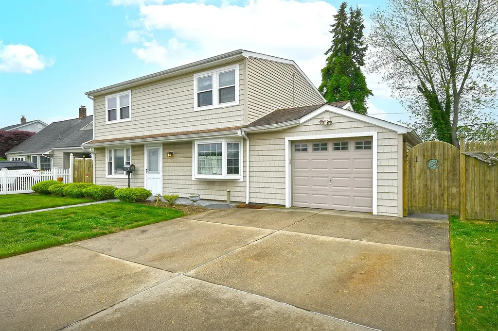 152 Haven Lane Levittown NY 11756