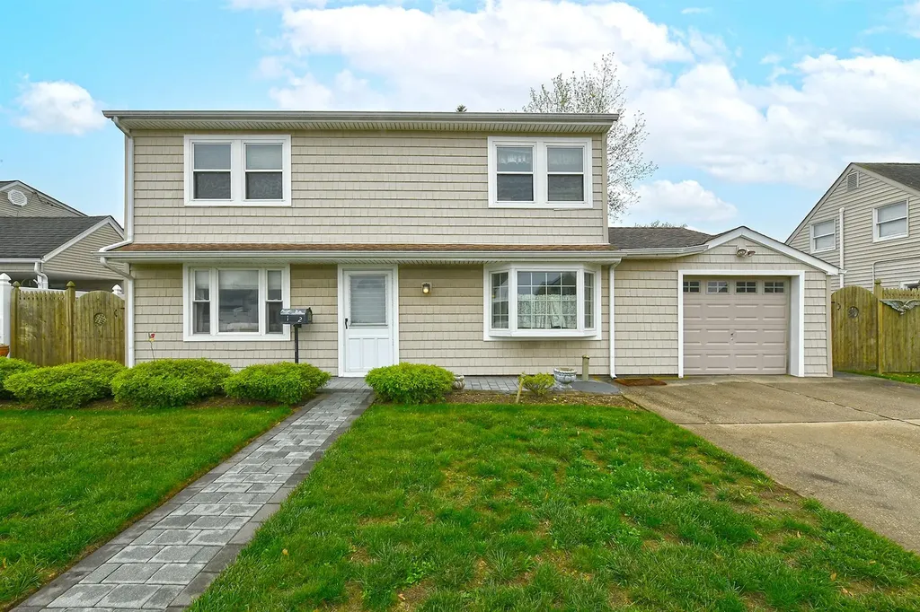 152 Haven Lane Levittown NY 11756
