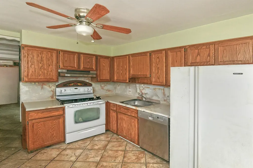 152 Haven Lane Levittown NY 11756