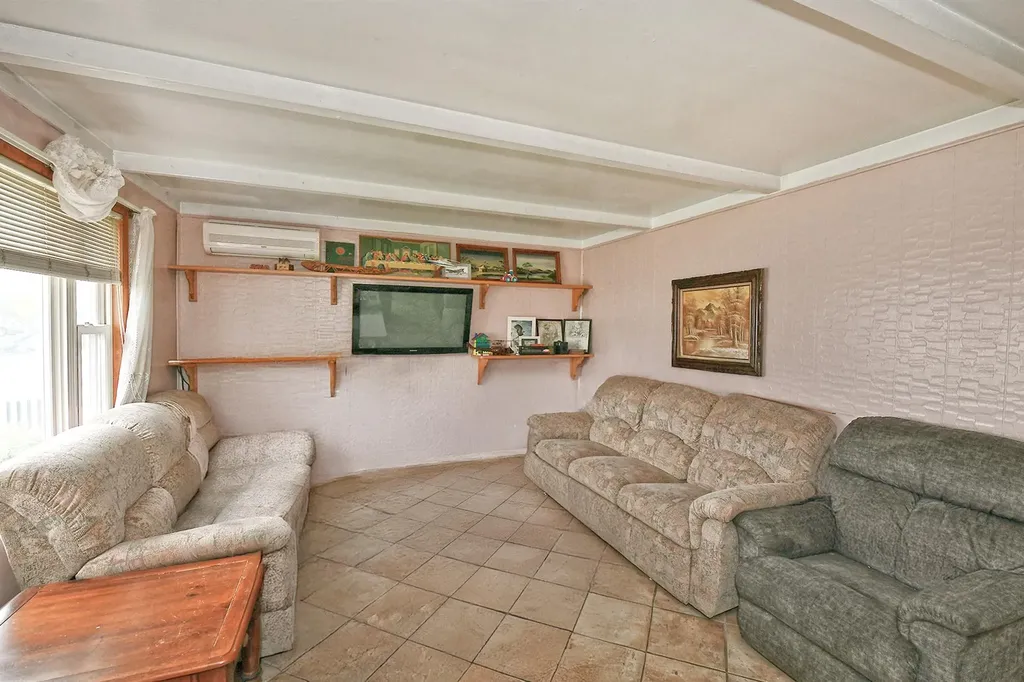 152 Haven Lane Levittown NY 11756