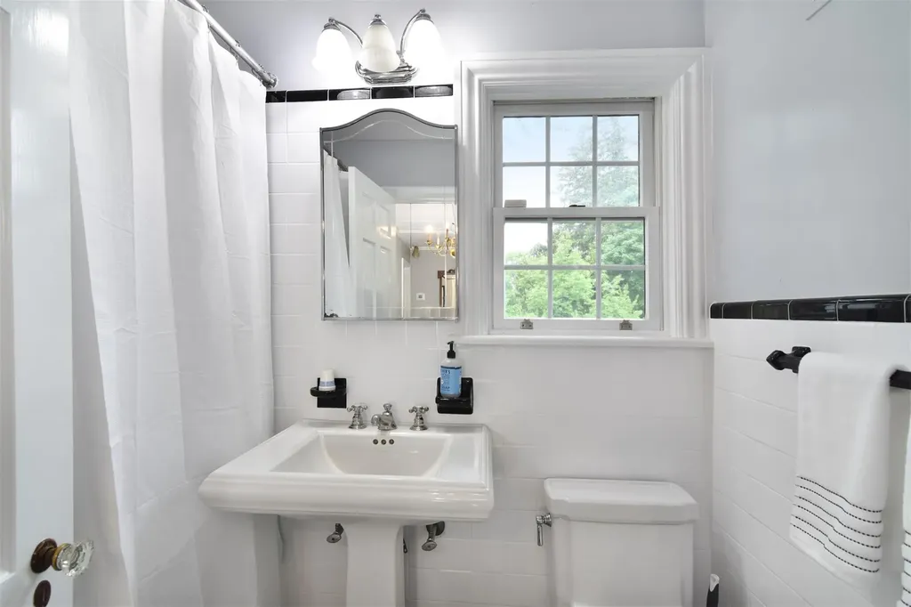953 Peace Street Pelham NY 10803
