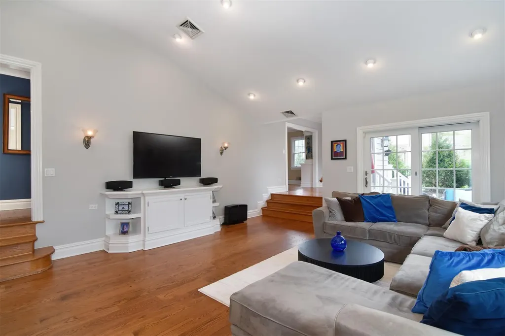 953 Peace Street Pelham NY 10803