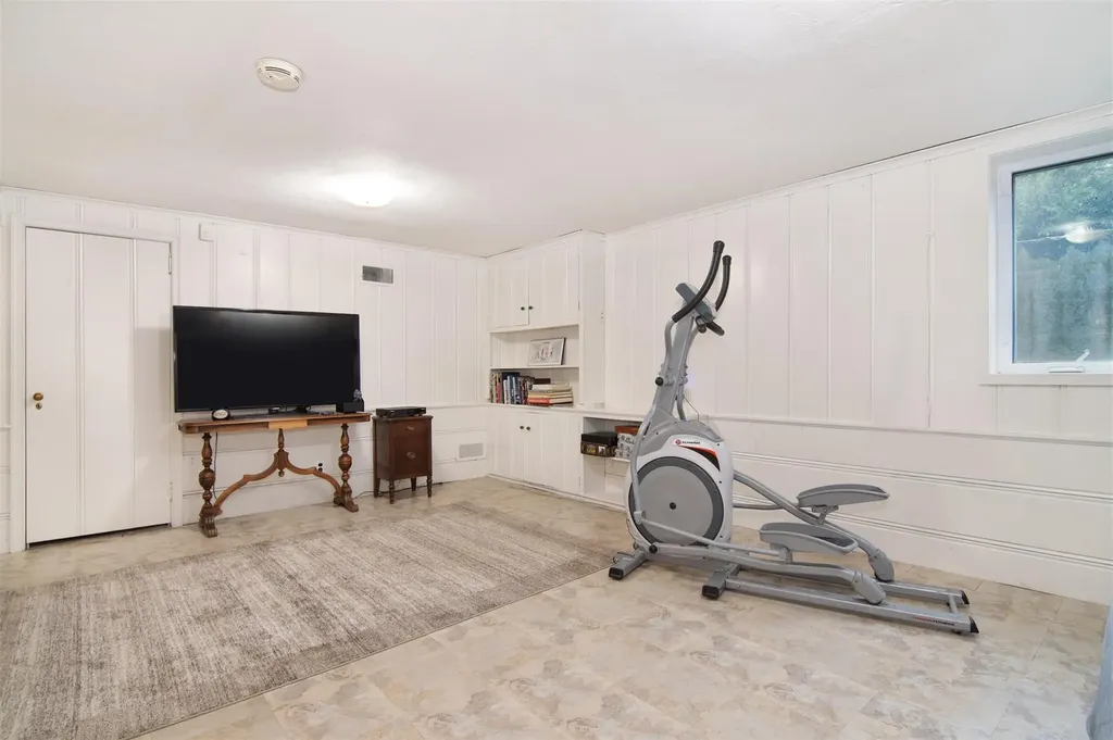 953 Peace Street Pelham NY 10803