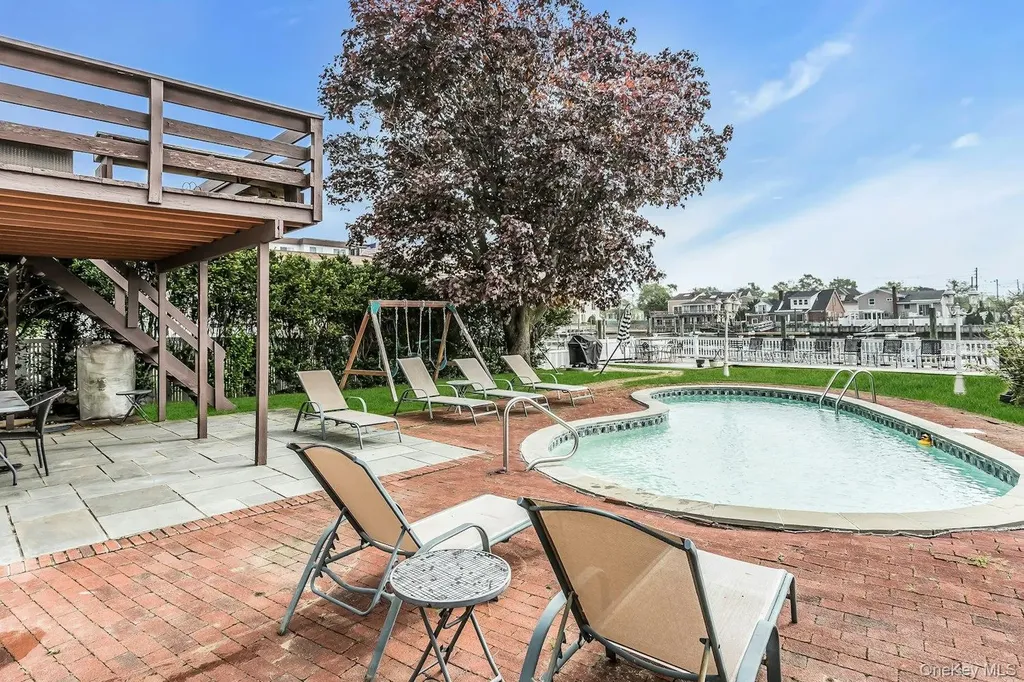 171 Westside Avenue Freeport NY 11520