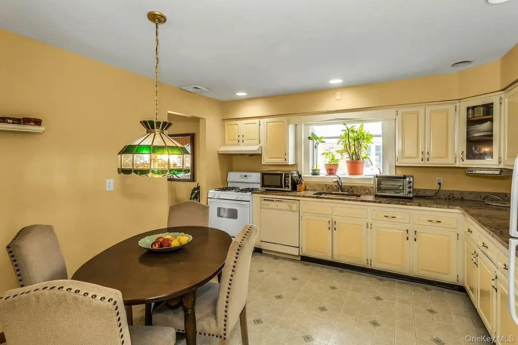 171 Westside Avenue Freeport NY 11520