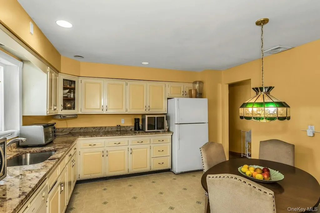 171 Westside Avenue Freeport NY 11520