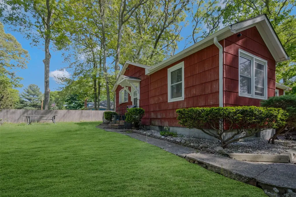 104 Maple Road Rocky Point NY 11778