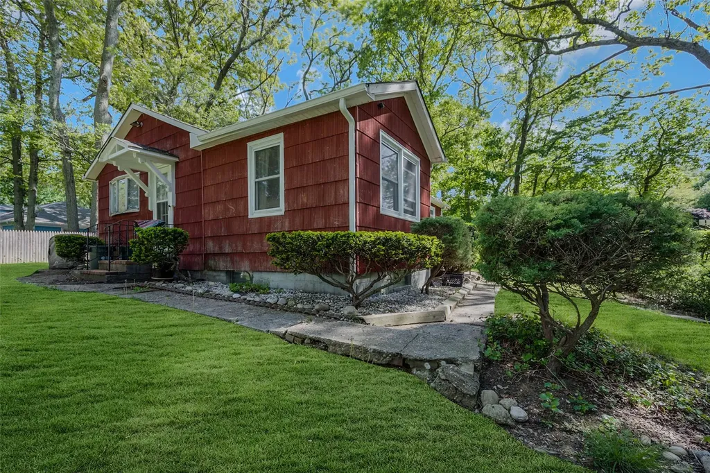 104 Maple Road Rocky Point NY 11778