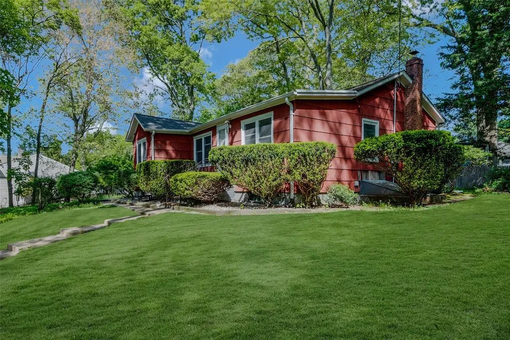 104 Maple Road Rocky Point NY 11778