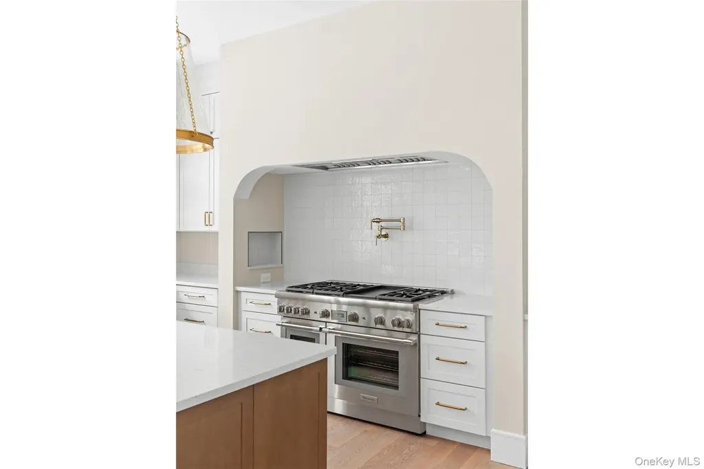 26 Pine Tree Road Southampton NY 11968