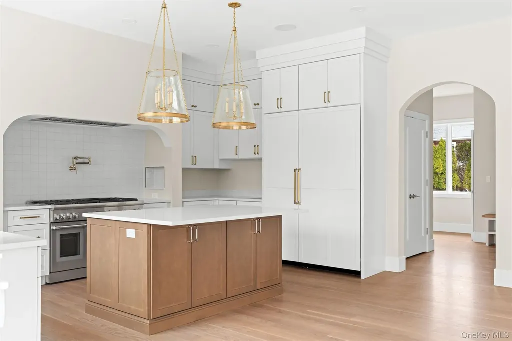 26 Pine Tree Road Southampton NY 11968