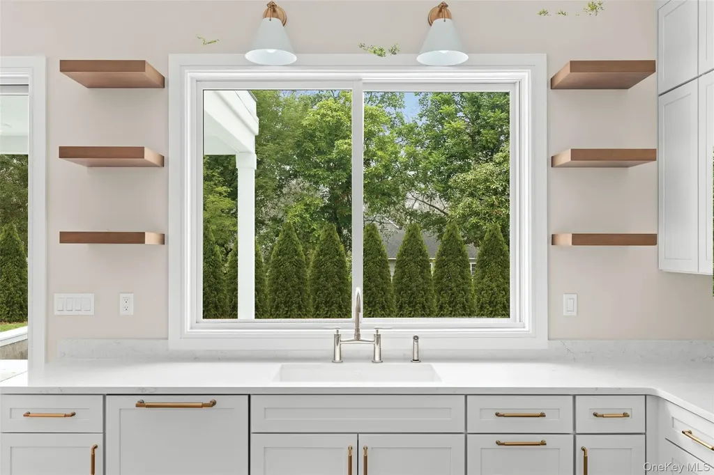 26 Pine Tree Road Southampton NY 11968