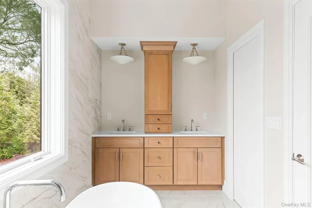 26 Pine Tree Road Southampton NY 11968