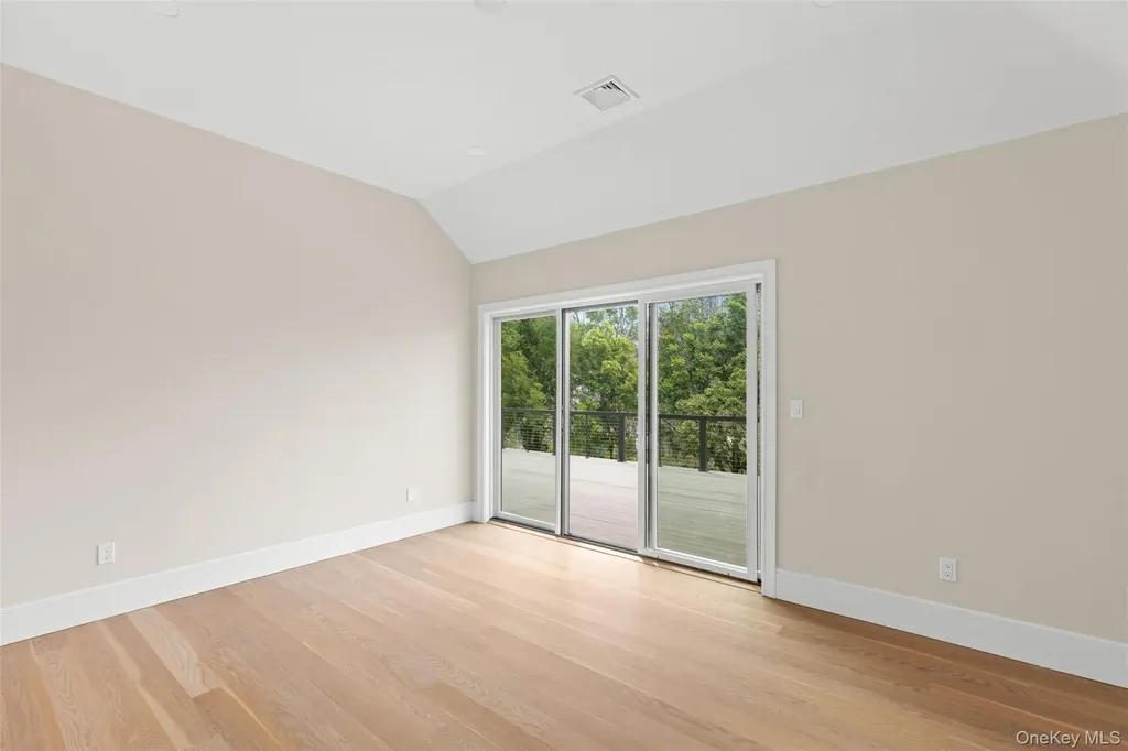 26 Pine Tree Road Southampton NY 11968