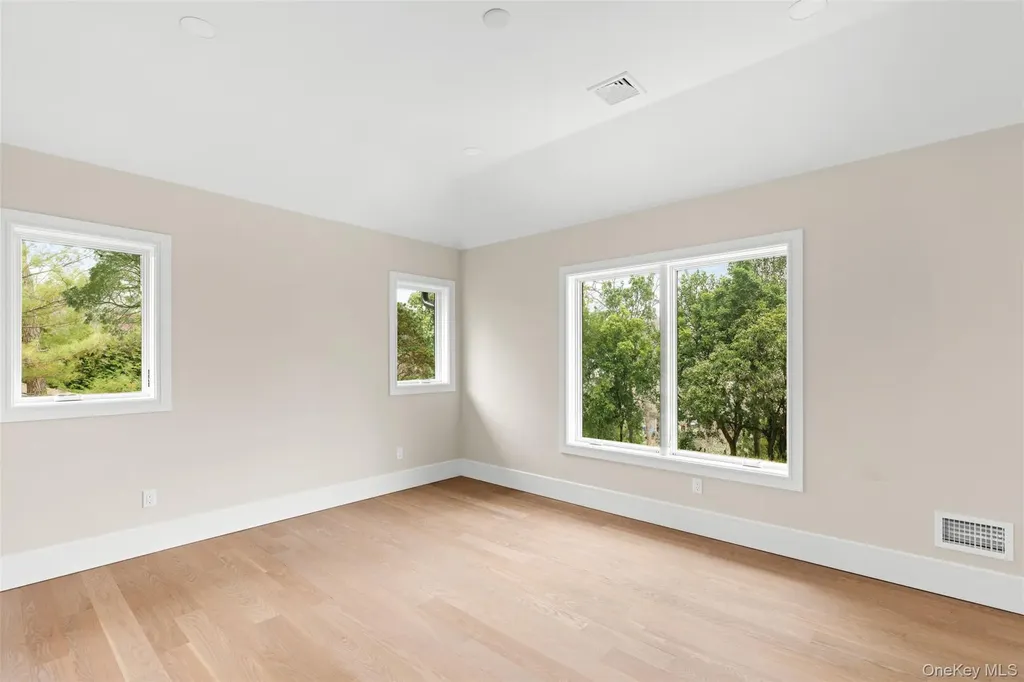 26 Pine Tree Road Southampton NY 11968