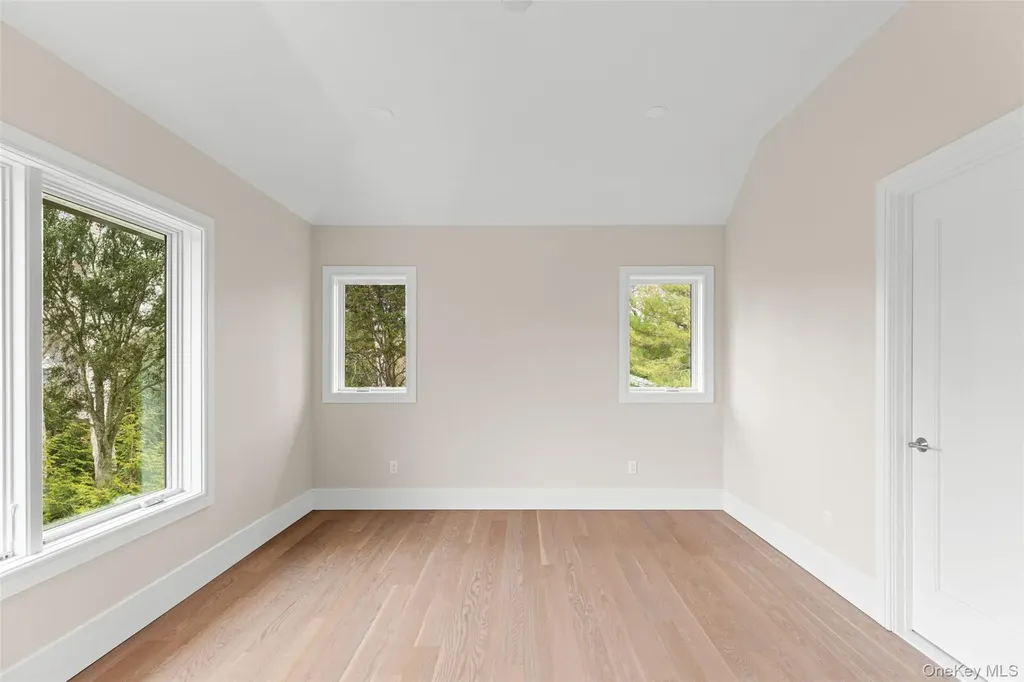 26 Pine Tree Road Southampton NY 11968