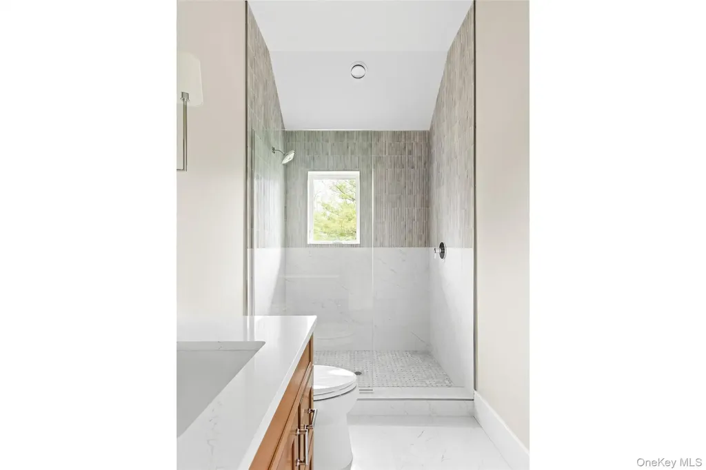 26 Pine Tree Road Southampton NY 11968