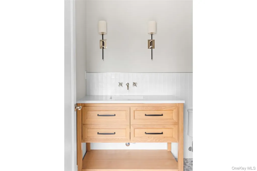 26 Pine Tree Road Southampton NY 11968