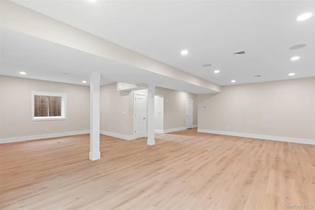 26 Pine Tree Road Southampton NY 11968