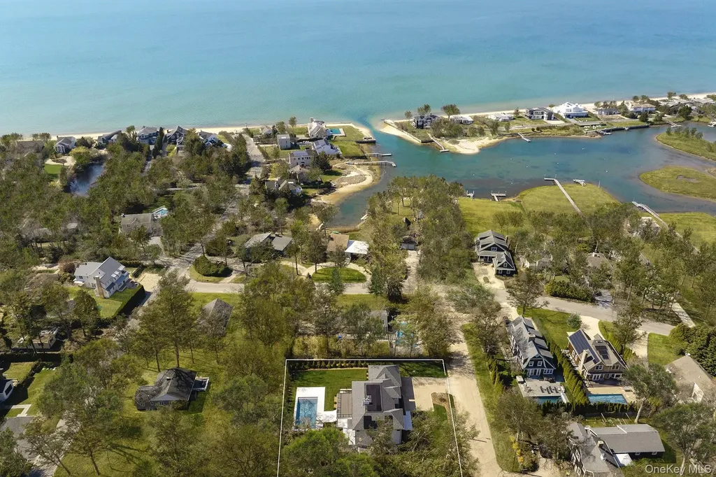 26 Pine Tree Road Southampton NY 11968