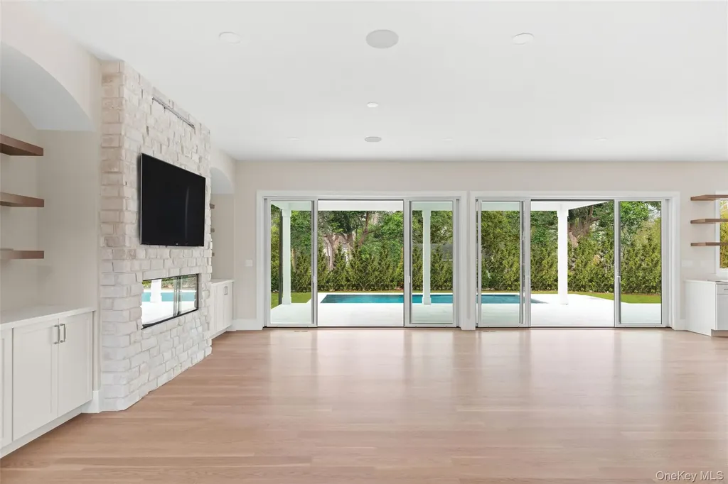 26 Pine Tree Road Southampton NY 11968