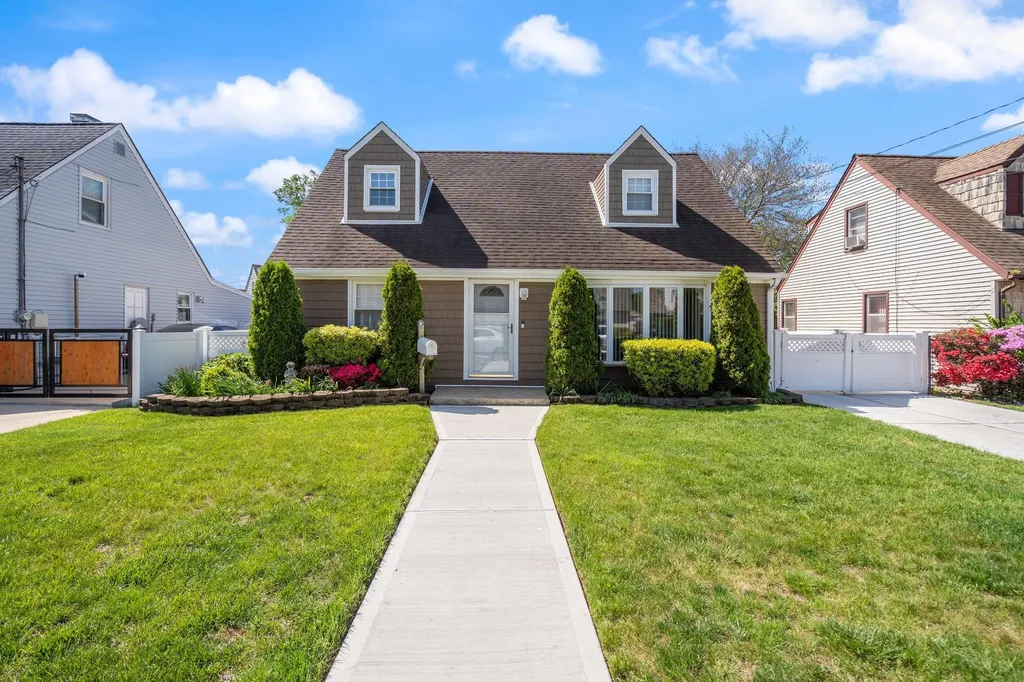 40 Pine Lane Valley Stream NY 11581