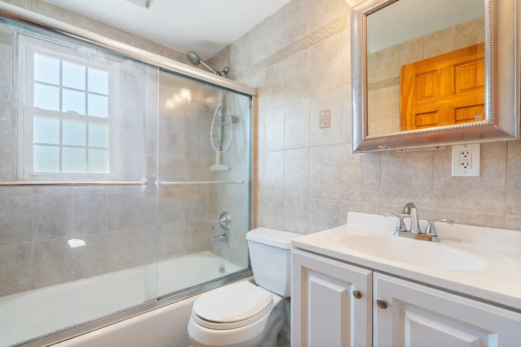 40 Pine Lane Valley Stream NY 11581