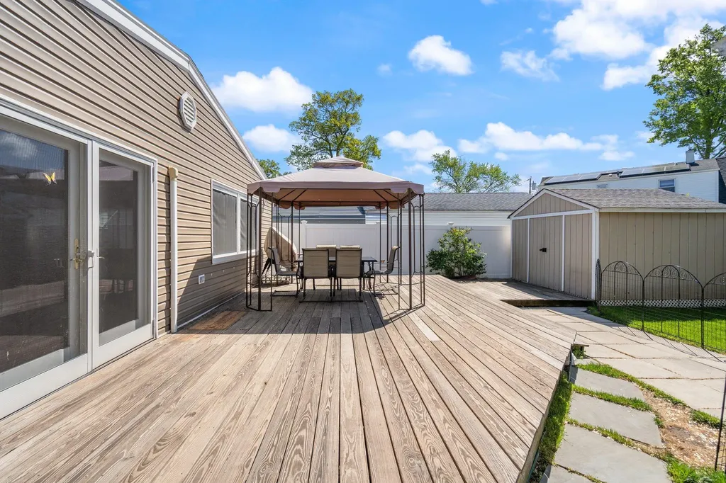 40 Pine Lane Valley Stream NY 11581