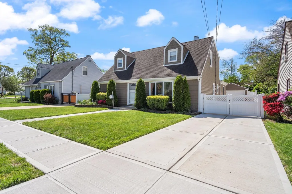 40 Pine Lane Valley Stream NY 11581