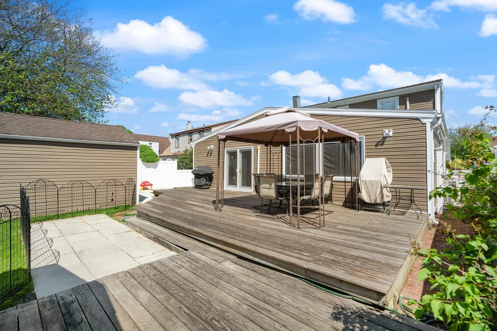 40 Pine Lane Valley Stream NY 11581