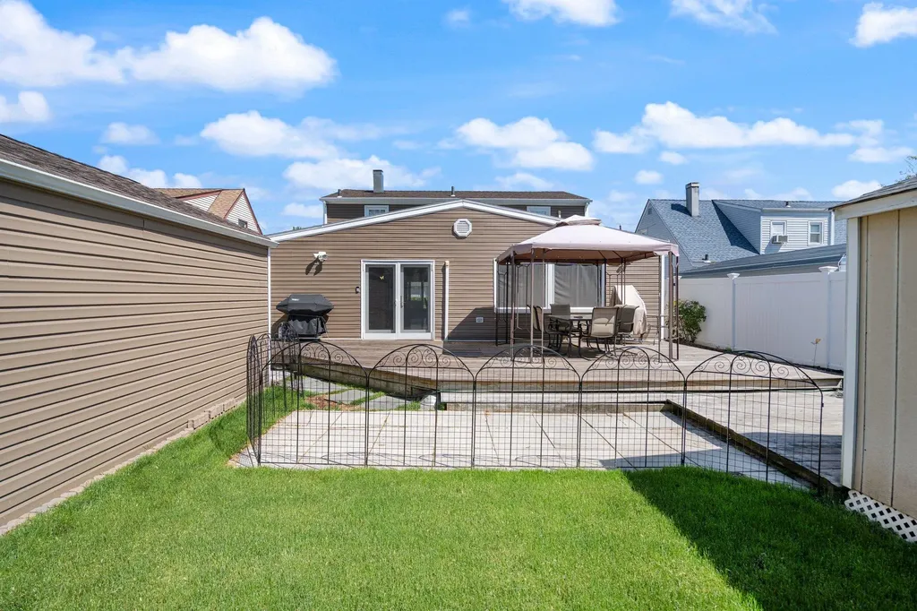 40 Pine Lane Valley Stream NY 11581