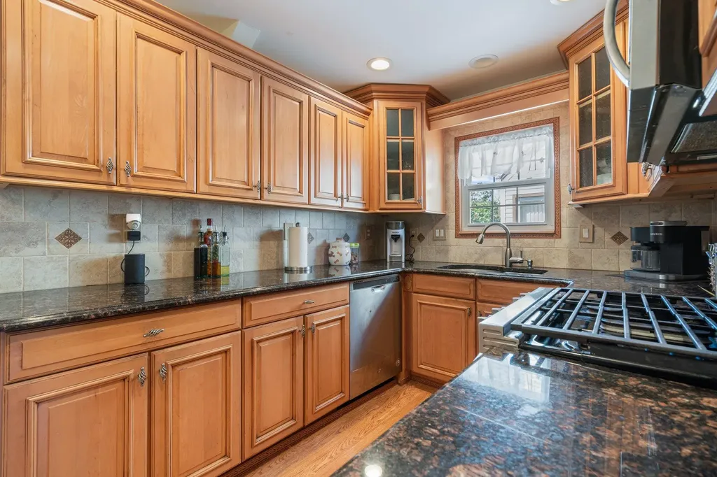 40 Pine Lane Valley Stream NY 11581