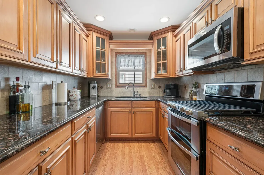 40 Pine Lane Valley Stream NY 11581