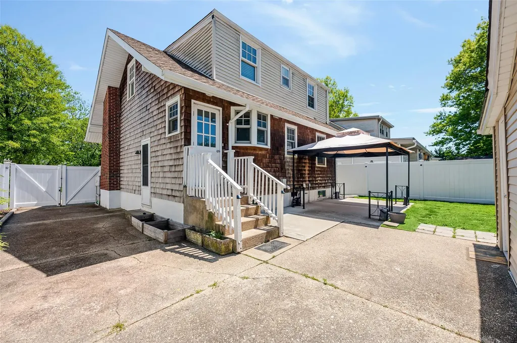 3300 3rd Street Oceanside NY 11572