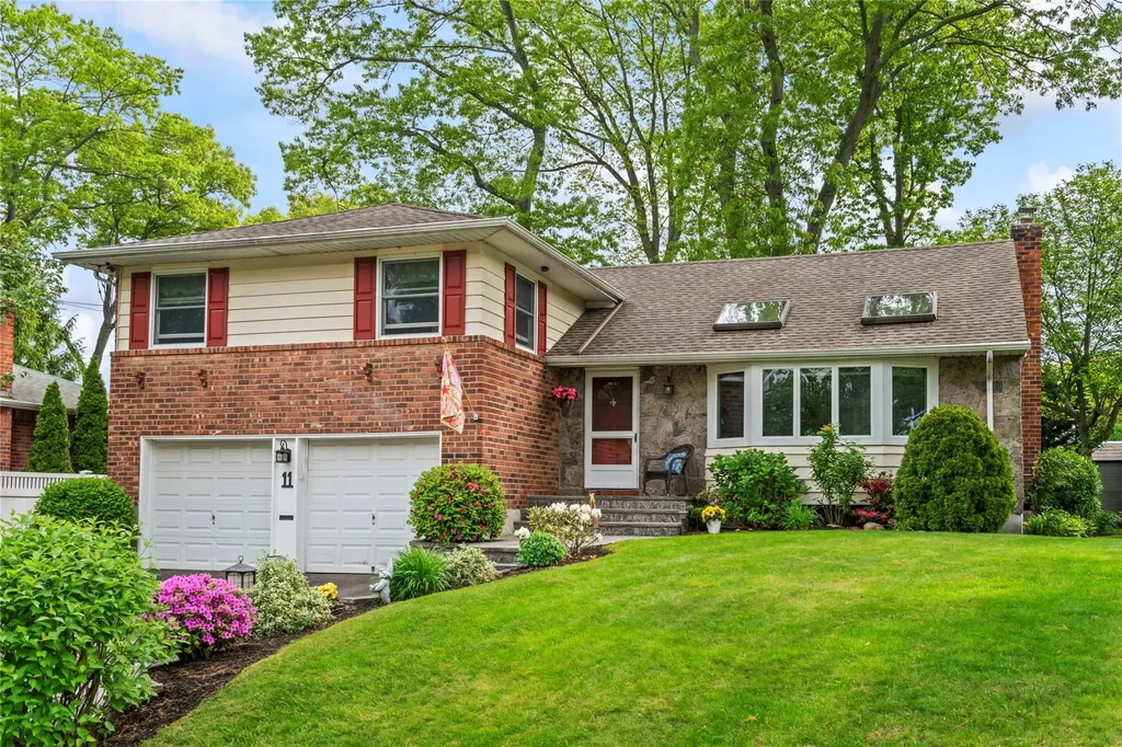 11 Francesca Drive Oyster Bay NY 11771